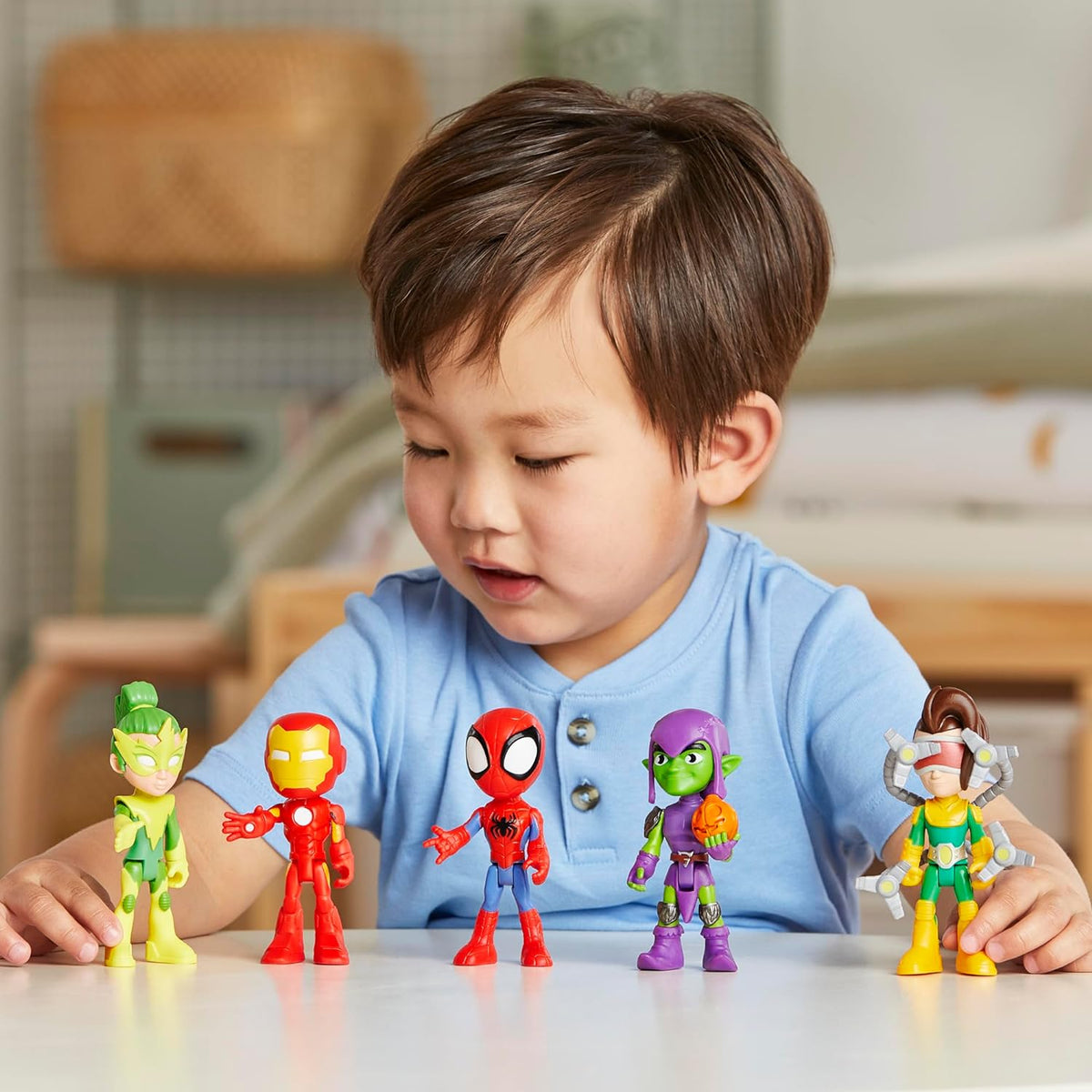 5 Action Figures 4-Inch V841591