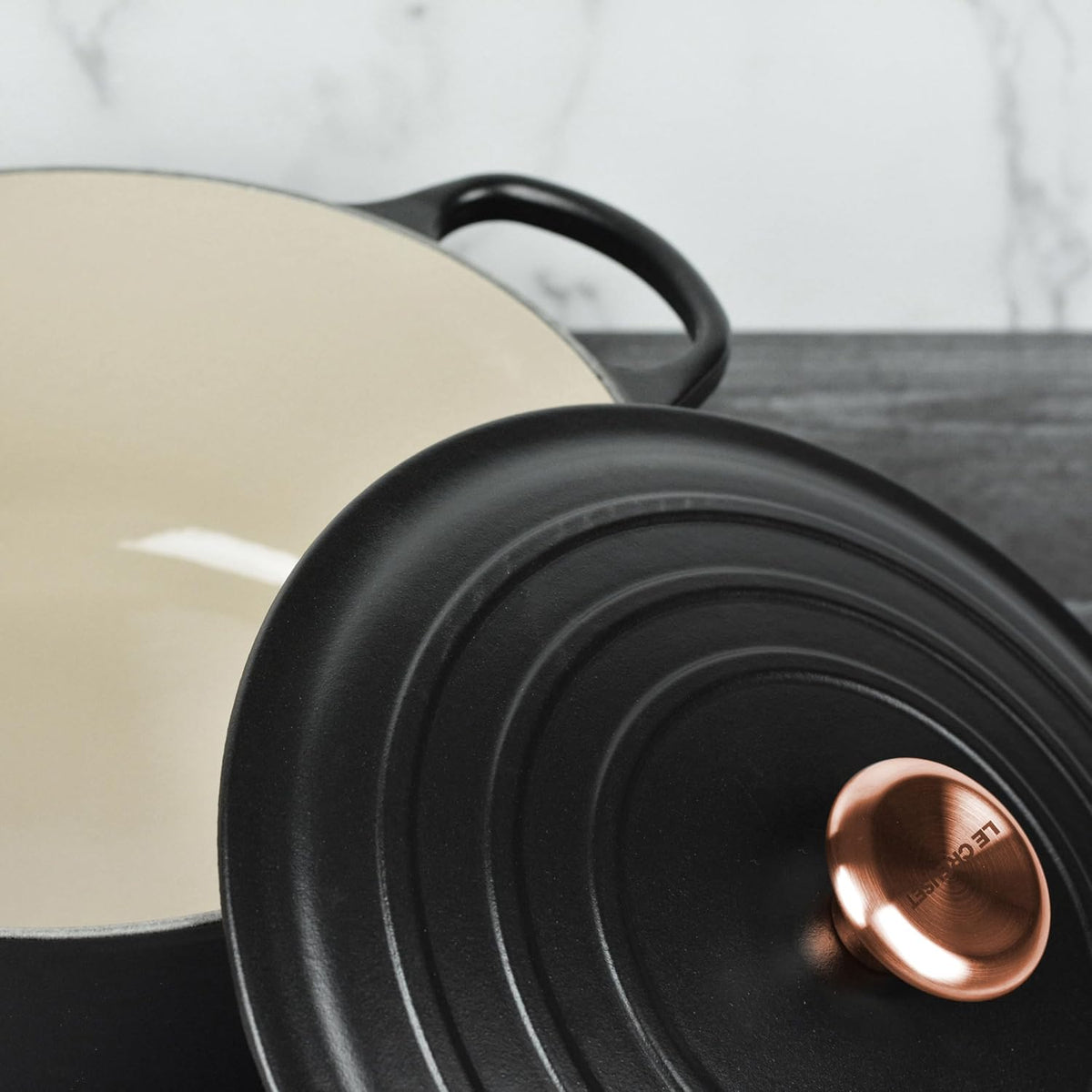 6.75-quart Round Wide Dutch Oven with Copper Knob D574